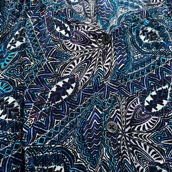 111. Jaclyn Smith Blouse button down Top - Picture 4 of 6